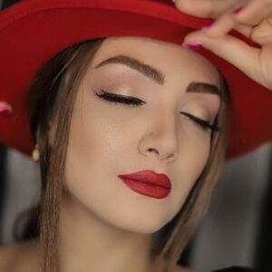 نمونه کار سالن زیبایی مدادرنگی