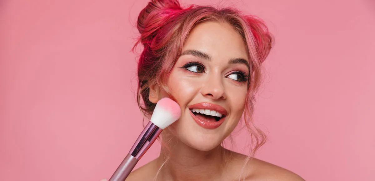 رژگونه برای رنگ پوست روشن