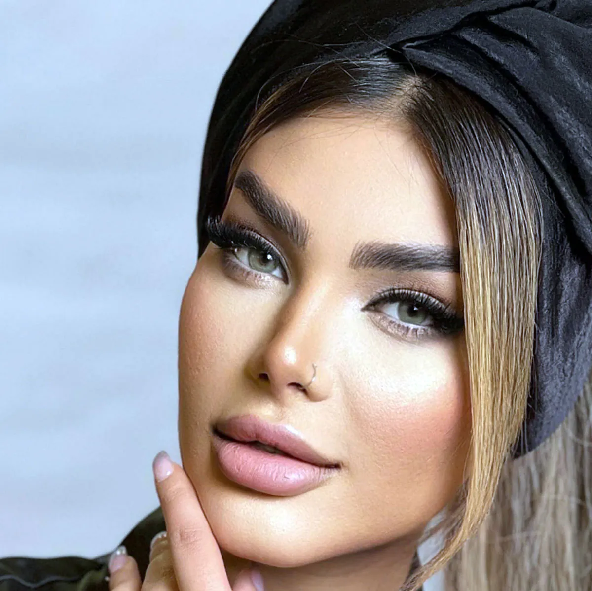 نمونه کارهای سالن زیبایی لی لی رضایی